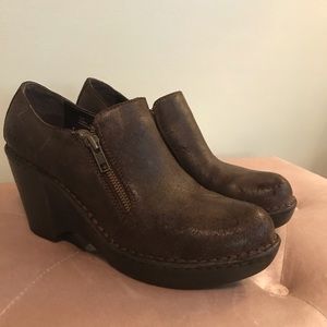 BORN Elliott Dark Brown Women’s clogs size 9.5